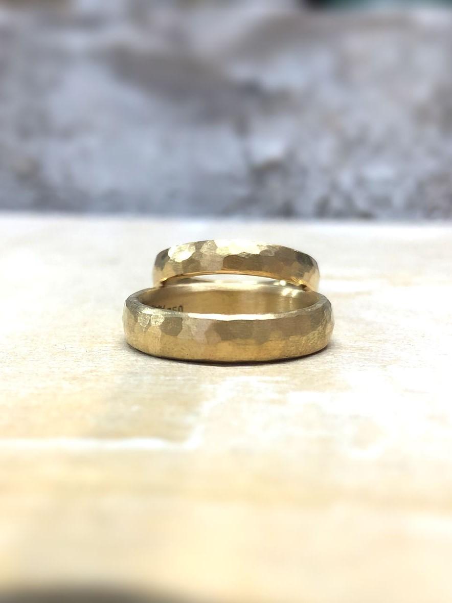 matte Goldeheringe mit Hammerschlag, Muster 