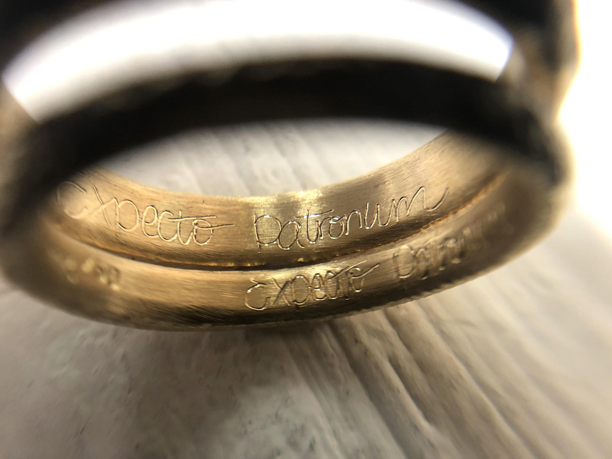 Schreibschrift als Gravur in Trauringe