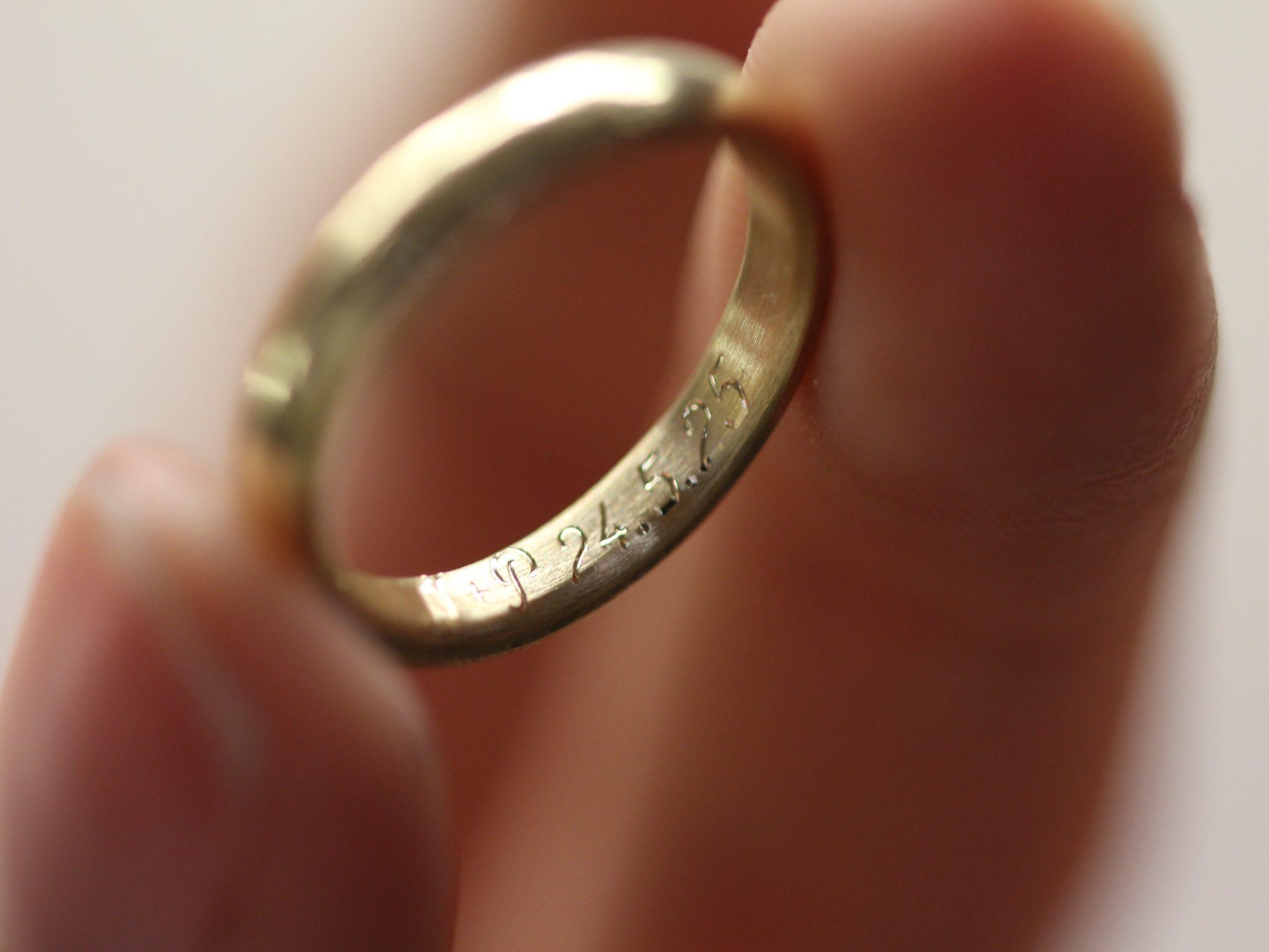 Schreibschrift in Trauring