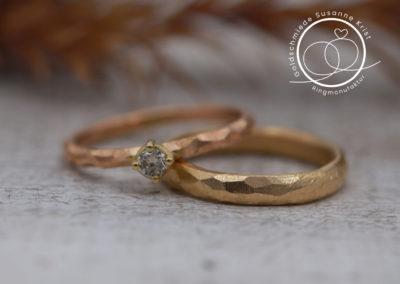 Ringe mit Facetten namens Fels