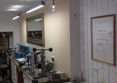 Zum Goldschmieden braucht man viele Werkzeuge und Maschinen.