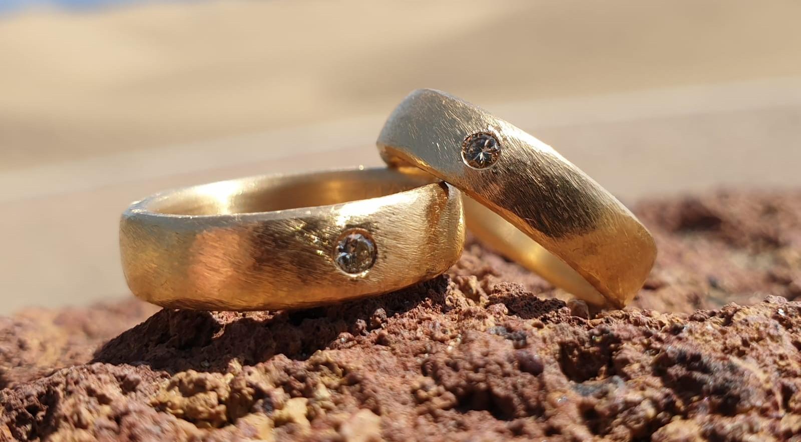 47_Kieselstein-Trauringe-Gelbgold-matt